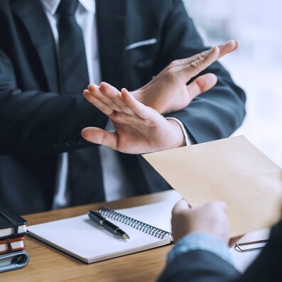 Efectos de la nulidad de pleno derecho de un contrato en el sector público: la actuación del contratista importa