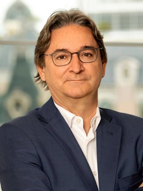  Carlos Menéndez Martínez